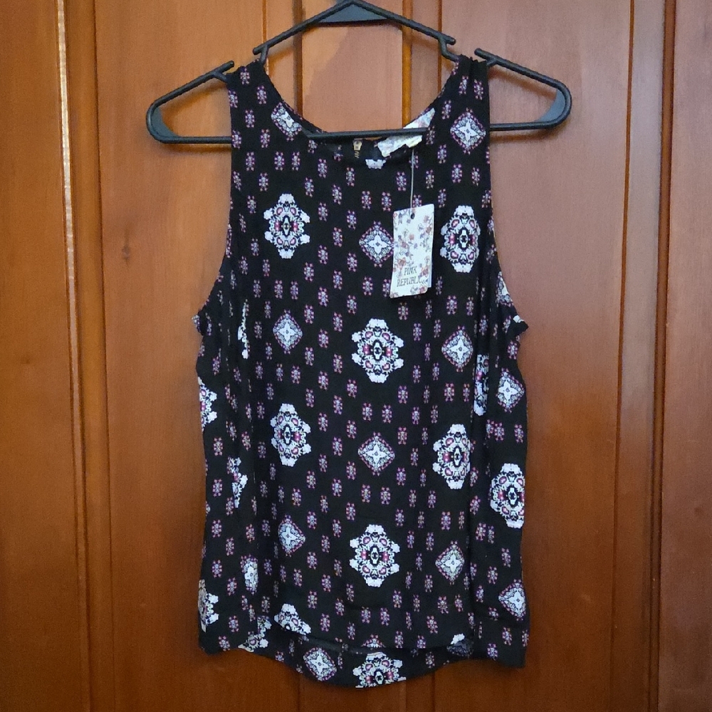 NWT Pink Republic Patterned Sleeveless Top With Zippered Upper Back Accent